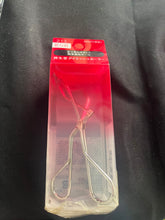 Load image into Gallery viewer, Shiseido 213 Eyelash Curler with Free Refill by Shiseido  - Damaged box
