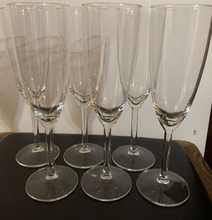 Load image into Gallery viewer, Svalka Wine Glasses  - Pack of 6
